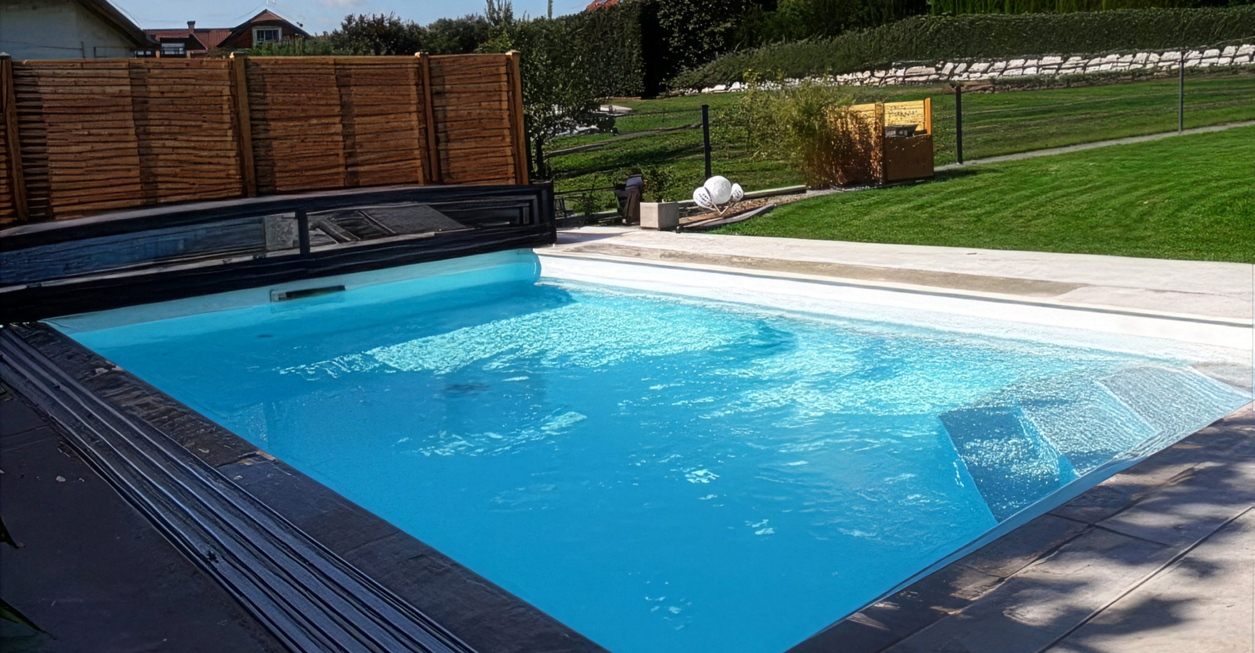 Schwimmbecken